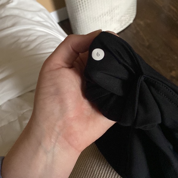 LuluLemon cropped leggings. Size 6. - Picture 4 of 4